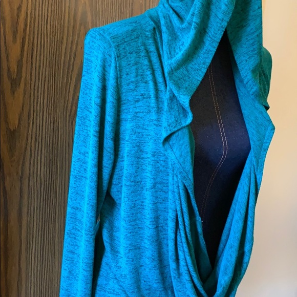 Zella long-sleeve Teal color top - GORGEOUS - Picture 2 of 6